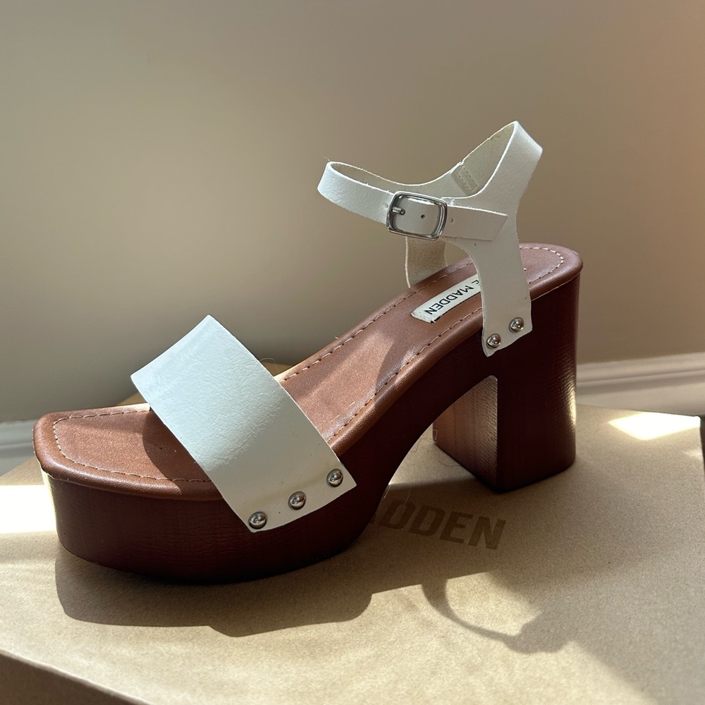White Platform Heeled Sandals w Silver Studs